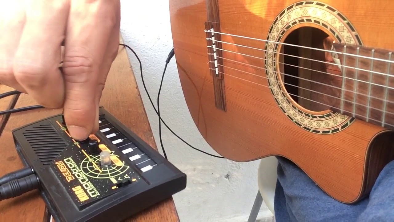 Korg Monotron Delay // Audio in Classic Guitar