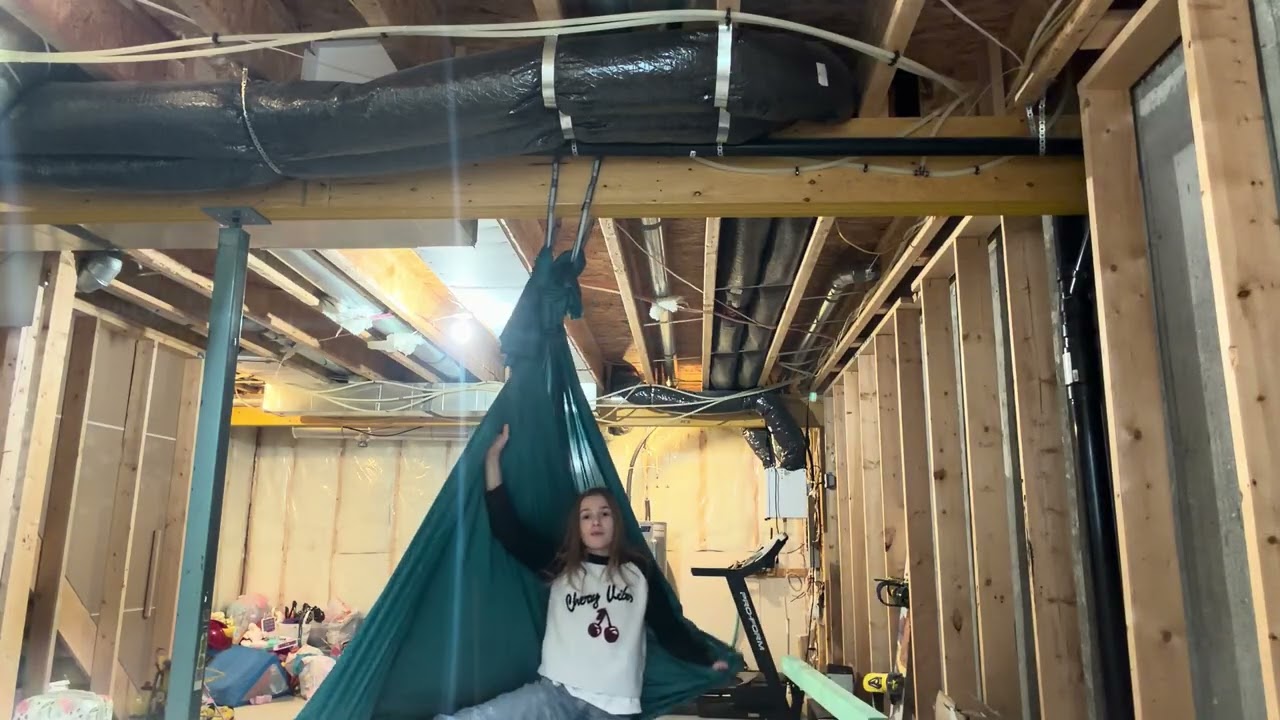 How to do A splits in a Ariel silk 