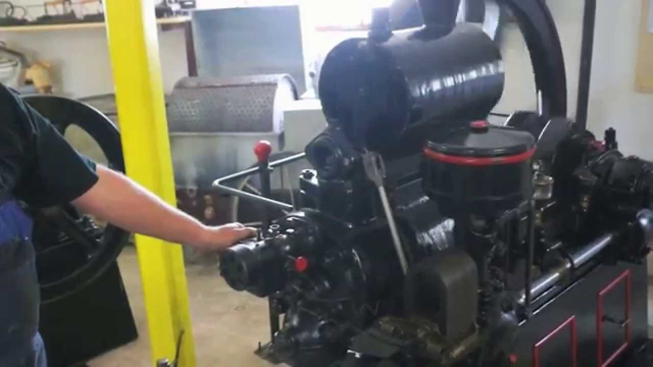 102 year old Kerosene-petrol engine start-up - Deutz-Otto motor