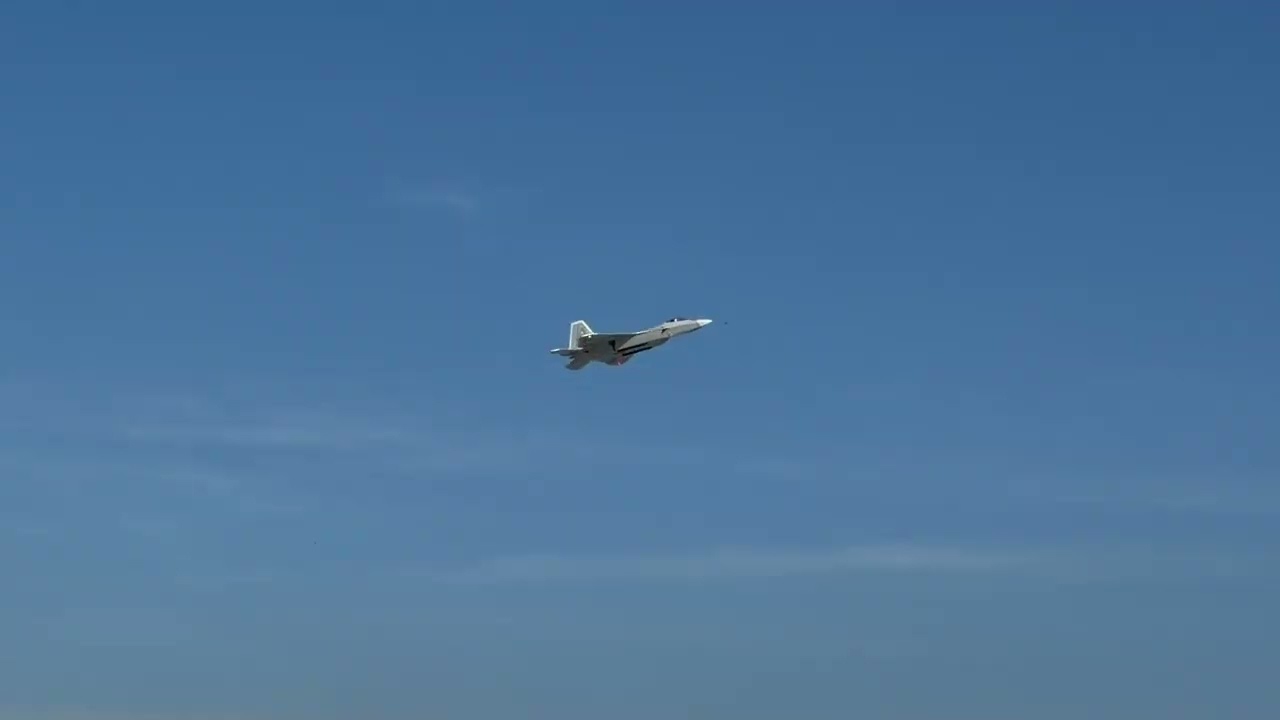風範64mm F-22 改手拋首飛
