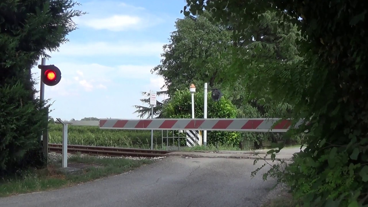 Passaggio a livello di via Firenze S.N. in HD - Faenza (RA) / Level Crossing / Paso a Nivel