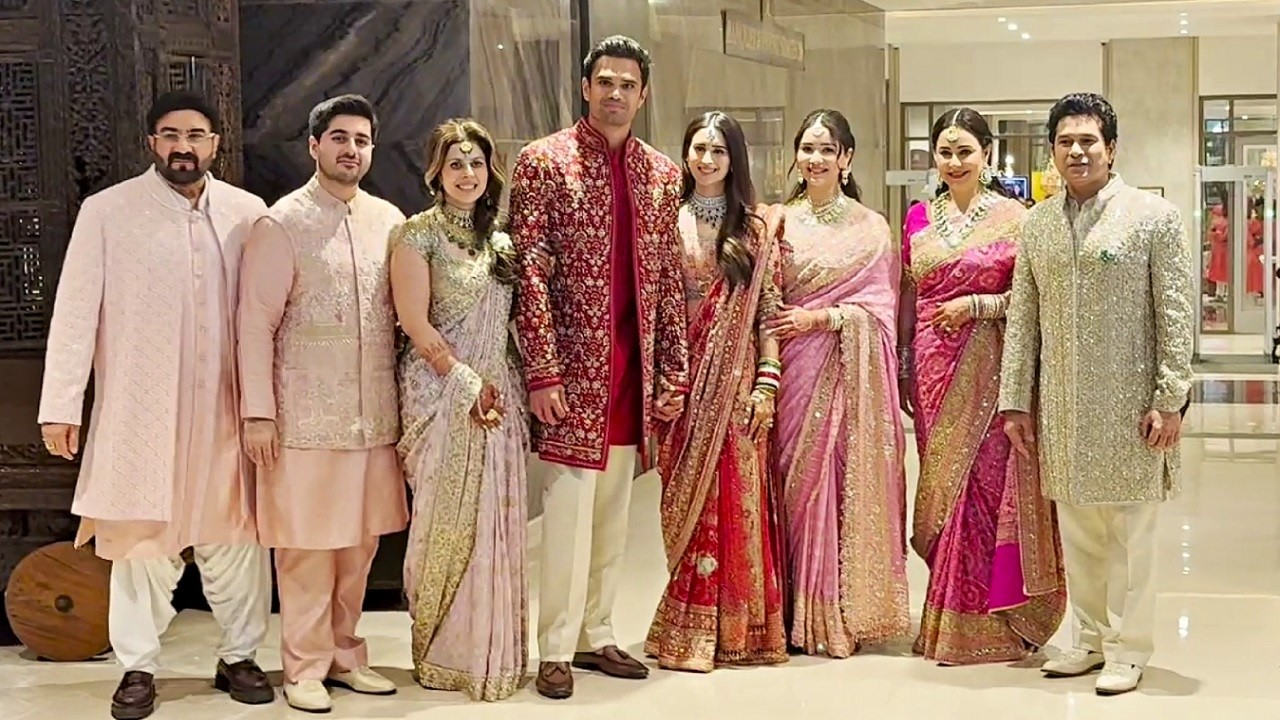 Arjun Tendulkar And Saaniya Chandhok First Video After Marriage With Family Sachin, Sara, Anjali