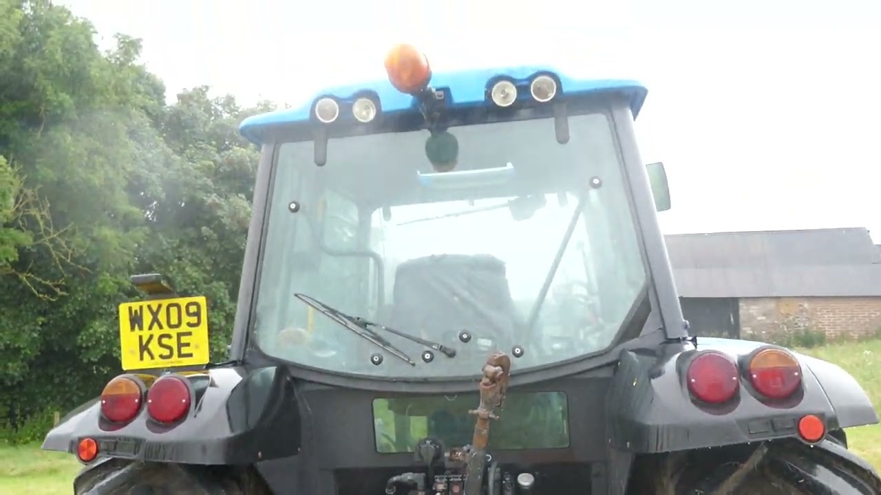 LOT 27 - 2009 LANDINI VISION 105 4WD TRACTOR