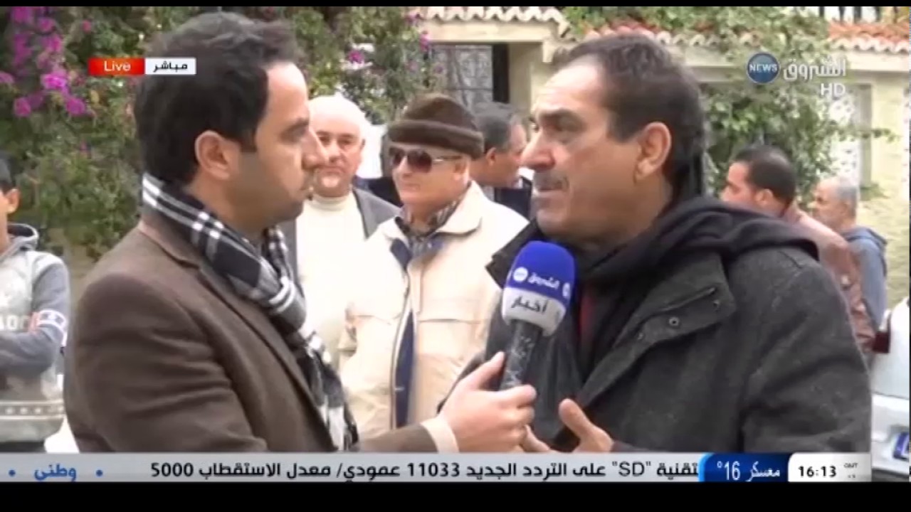 مباشر من قسنطينة:  الاجواء بعد جنازة الفنان الحاج محمد فرقاني