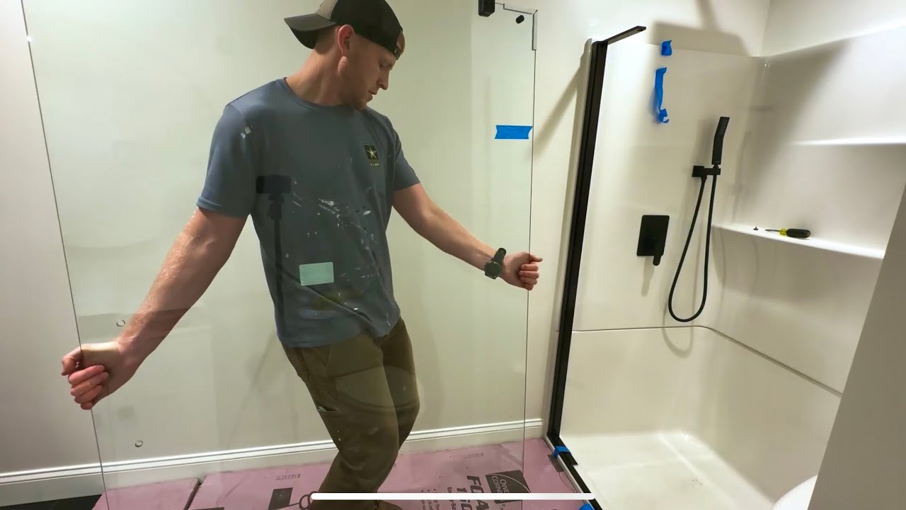 Установка поворотной душевой двери | Kohler Revel