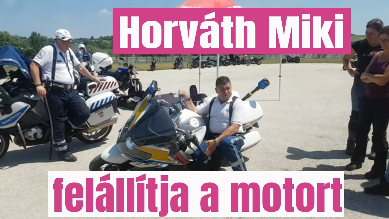 Horváth Miklós elmagyarázza a vezetéstechnikai tréning feladatait a Csajok a motoron tagjainak