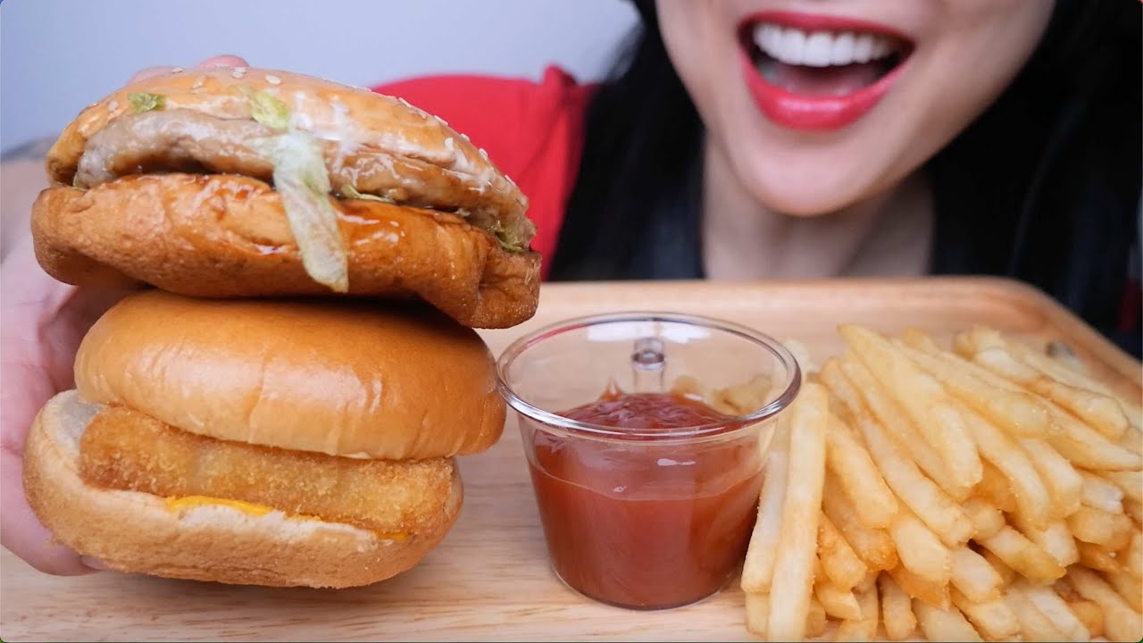 McDonalds (ASMR EATING SOUNDS) LIGHT WHISPERS | SAS-ASMR