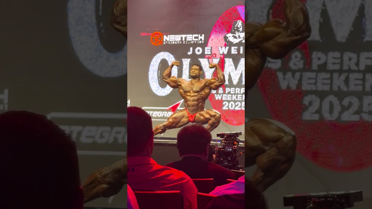 Andrew Jacked posing routine at 2025 Mr Olympia #olympia #bodybuilding #andrewjacked