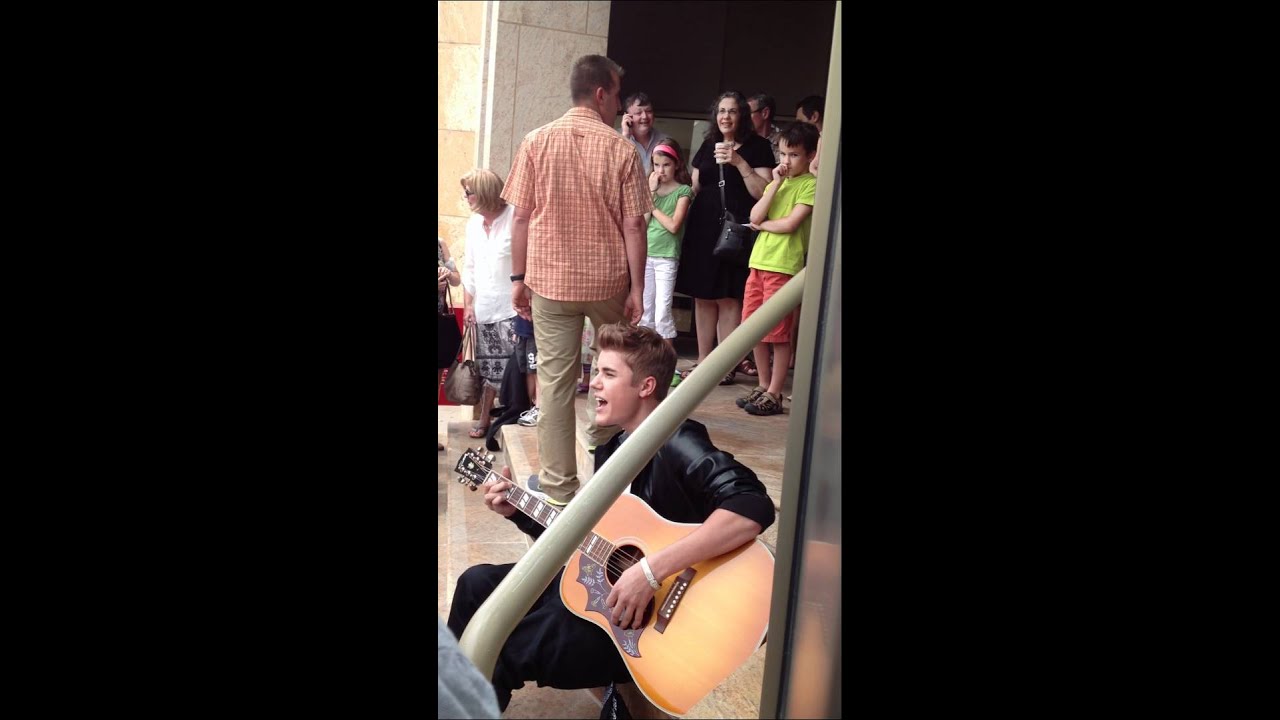 Justin Bieber busking in Stratford Ontario outside the Avon Theatre 16/06/12