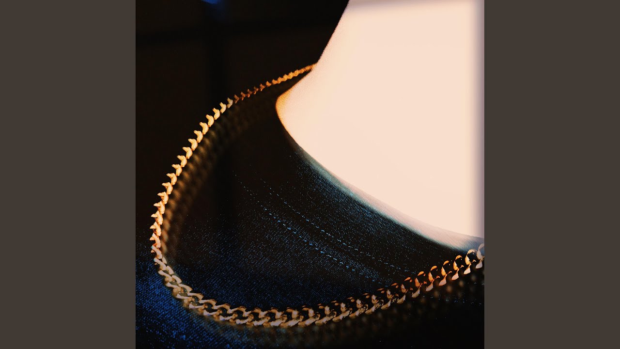 GOLD CHAIN (feat. FYFY)