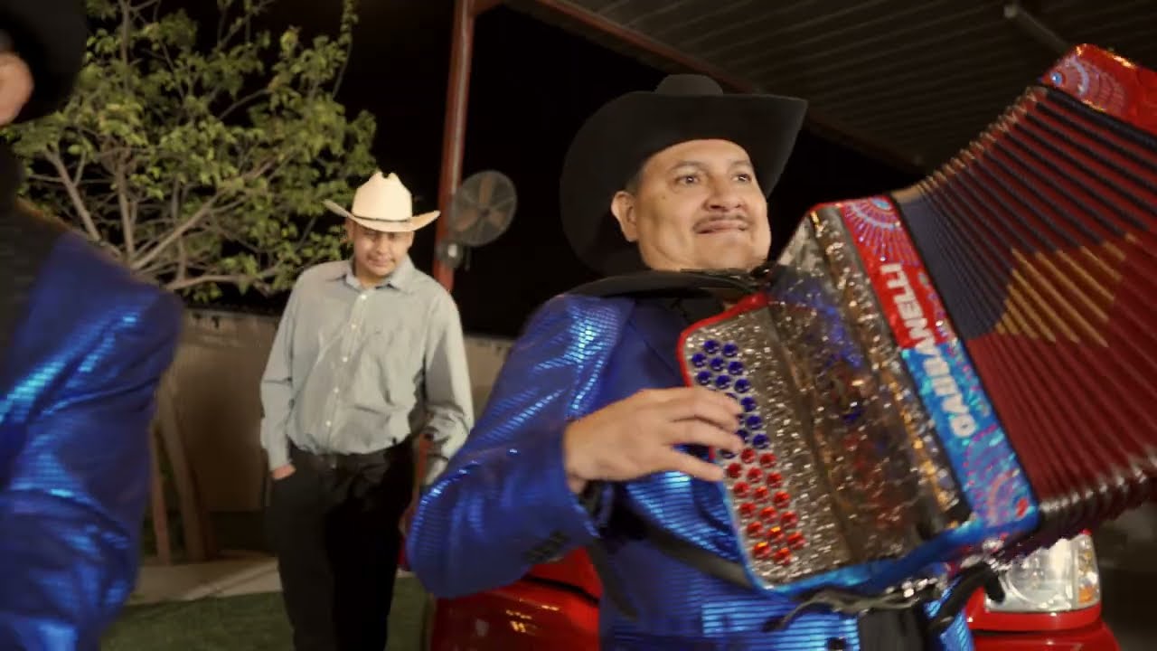Sencillo es el amigo - Los Alvarado x La Nueva Rebelión (video oficial)