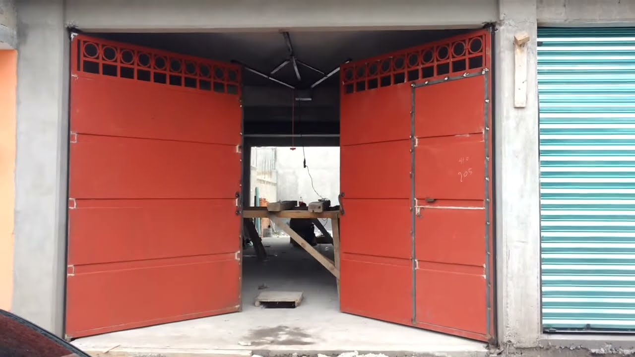 PUERTA AUTOMATICA ABATIBLE HACIA ADENTRO SIN ESPACIO INSTALACIÓN EN ROMBO