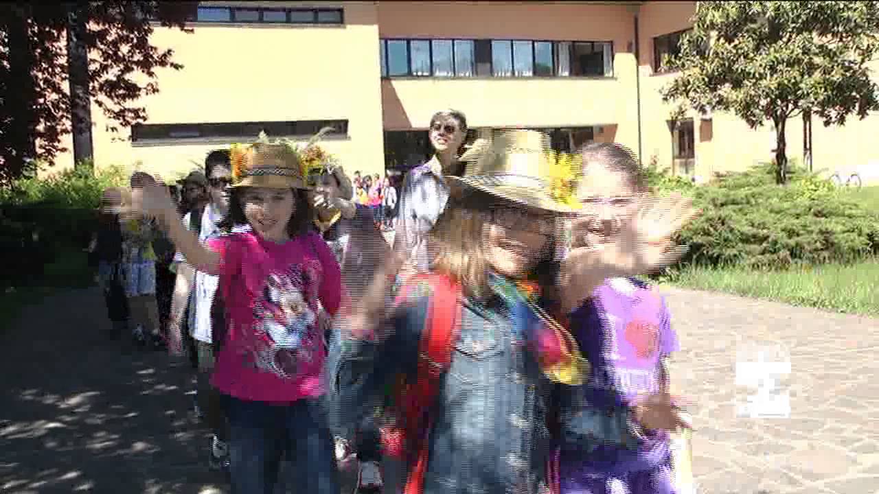 Rovetta i bimbi riscoprono gli spaventapasseri Antenna 2 TV 17052014