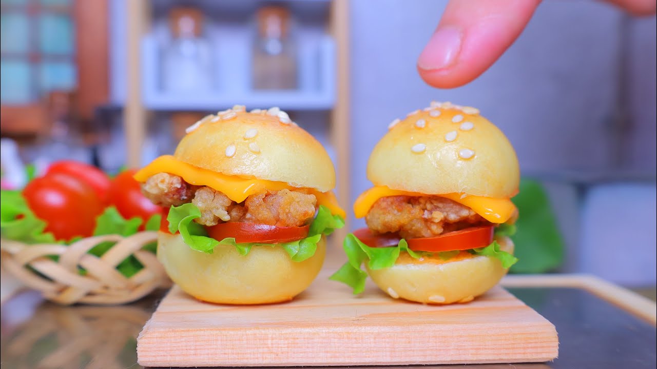 巨人が作ったフライドチキンハンバーガー🍔 | 食べられるミニチュア料理 | Miniature Hieu’s Kitchen #miniature