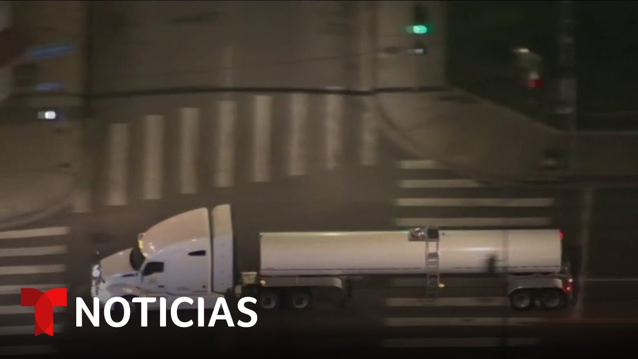 Policía busca a sospechosos que huyeron en varios vehículos en Los Angeles | Noticias Telemundo
