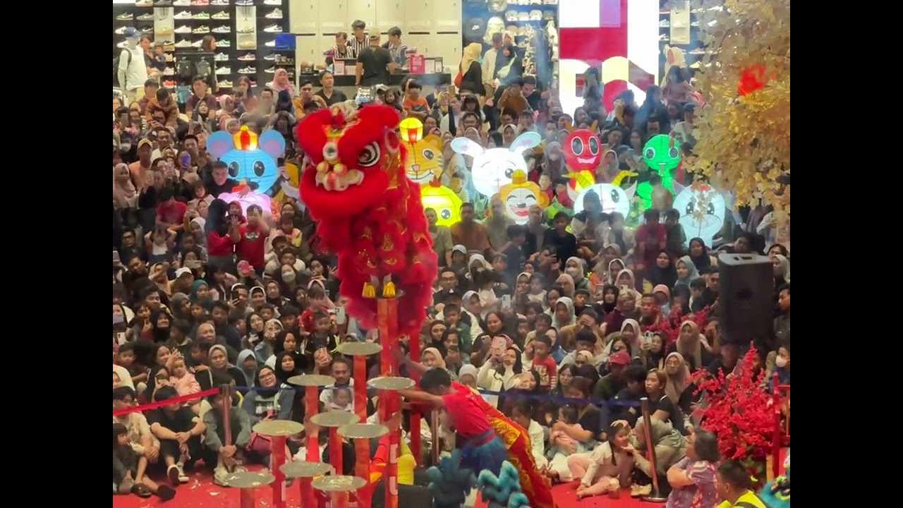 Nonton barongsai di Summarecon mall Bandung
