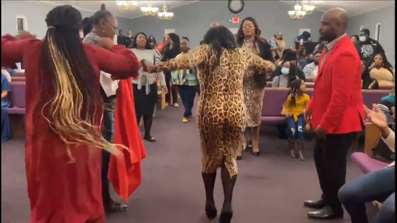 🔥Arch Bishop Q.S Caldwell And Joy Temple Lenox Ga, New Years Eve Praise Break!🔥