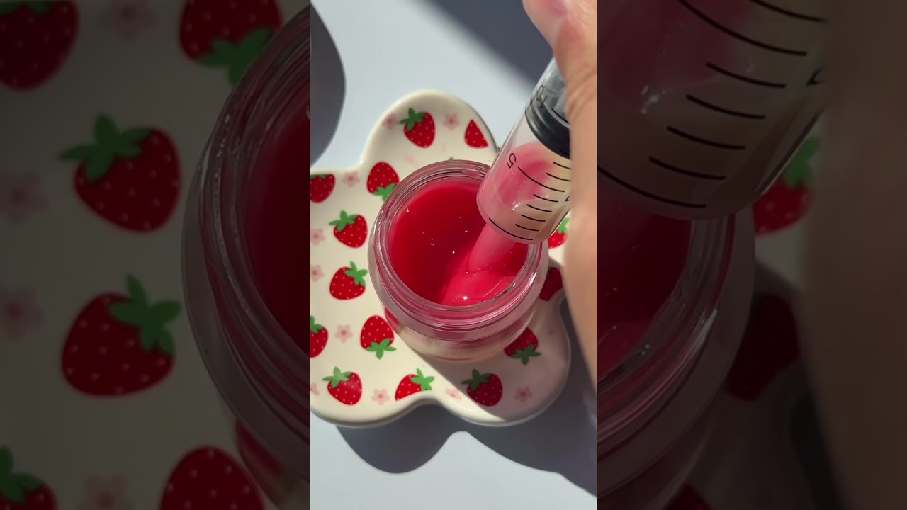LIPPIE ON-THE-GO #DIY HACK 🍓🍰 Laneige Strawberry Shortcake Lip Sleeping Mask