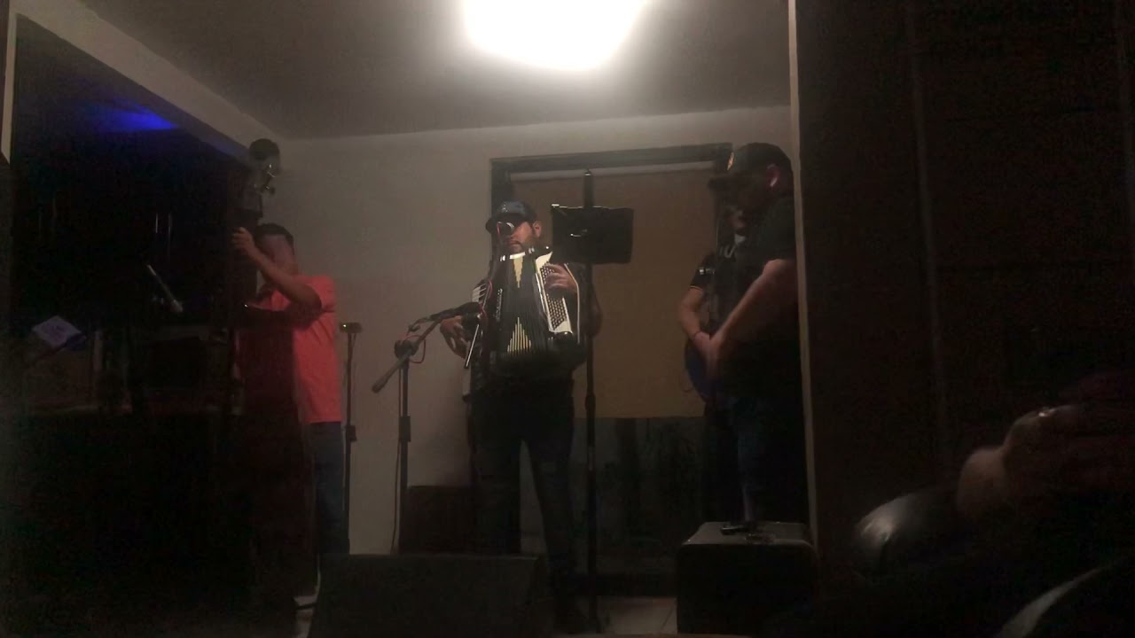 El Sobrino De Guzmán - Los Desertores De Durango (en vivo con tololoche) 2021