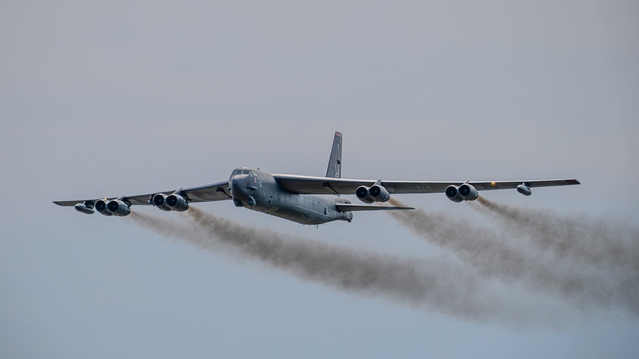 B-52H Departs with Duck and Cover Moment at End | Pease ANGB (PSM)