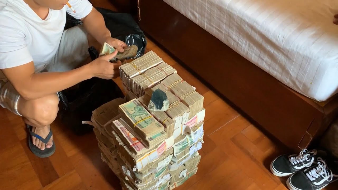 边境大师兄翡翠赌石：4500万缅币的翡翠成交，大师兄笑的合不拢嘴