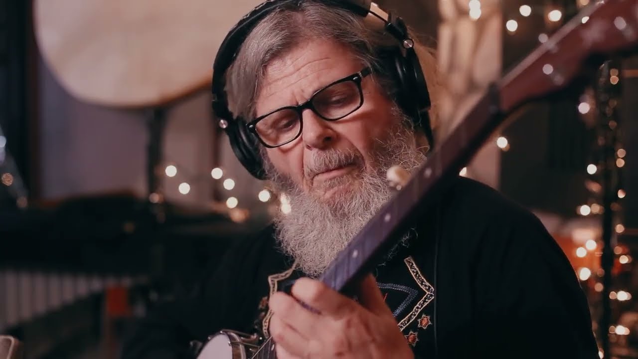 Gustavo Santaolalla - Beyond Desolation (live in-studio performance) THE LAST OF US II