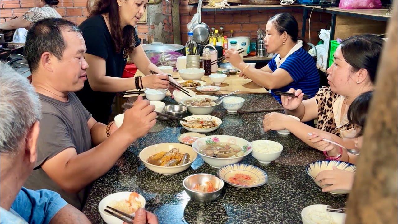 Ngày 25 Tết, Đi Mua Bông và Làm Bánh Xà Lam Dừa | MienTayVT 