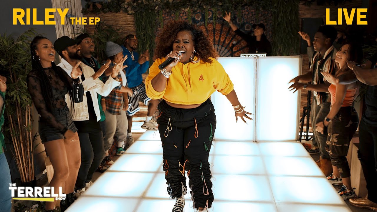 RILEY Performs Her Debut EP, 