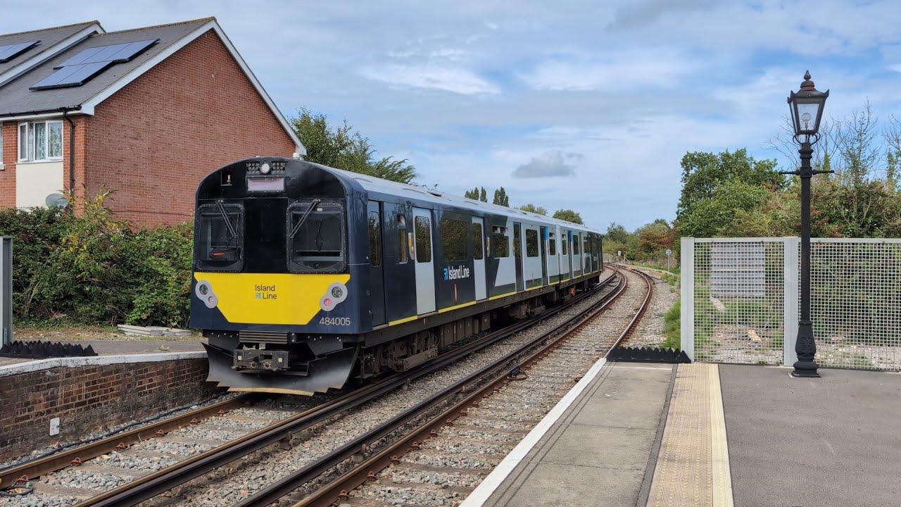Trains at Brading - SWR Class 484 Vivarail Units - 26/08/25