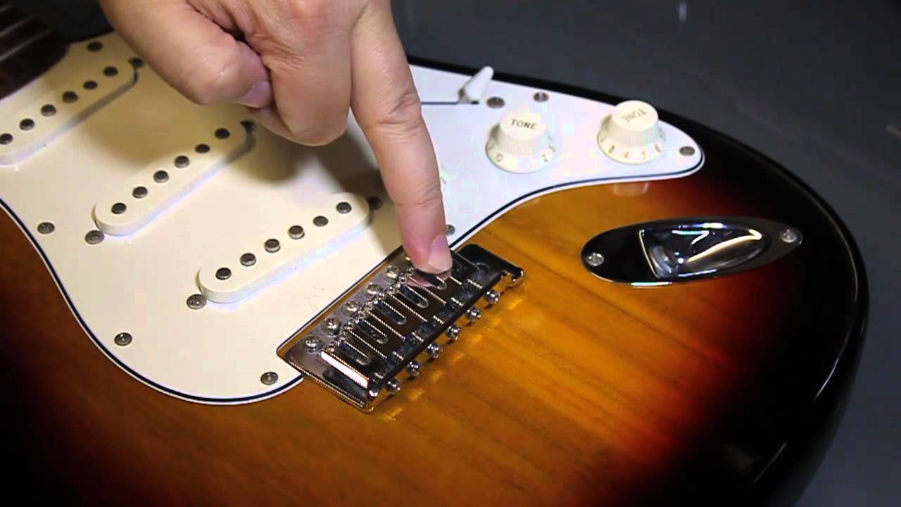 Простое руководство: как заменить порванную струну на электрогитаре Fender Stratocaster