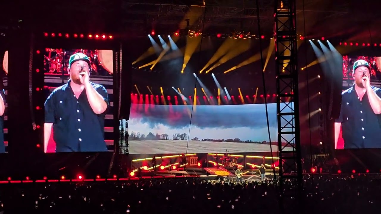 Luke Combs - Ain't No Love in Oklahoma (live at MetLife Stadium July 19, 2024)
