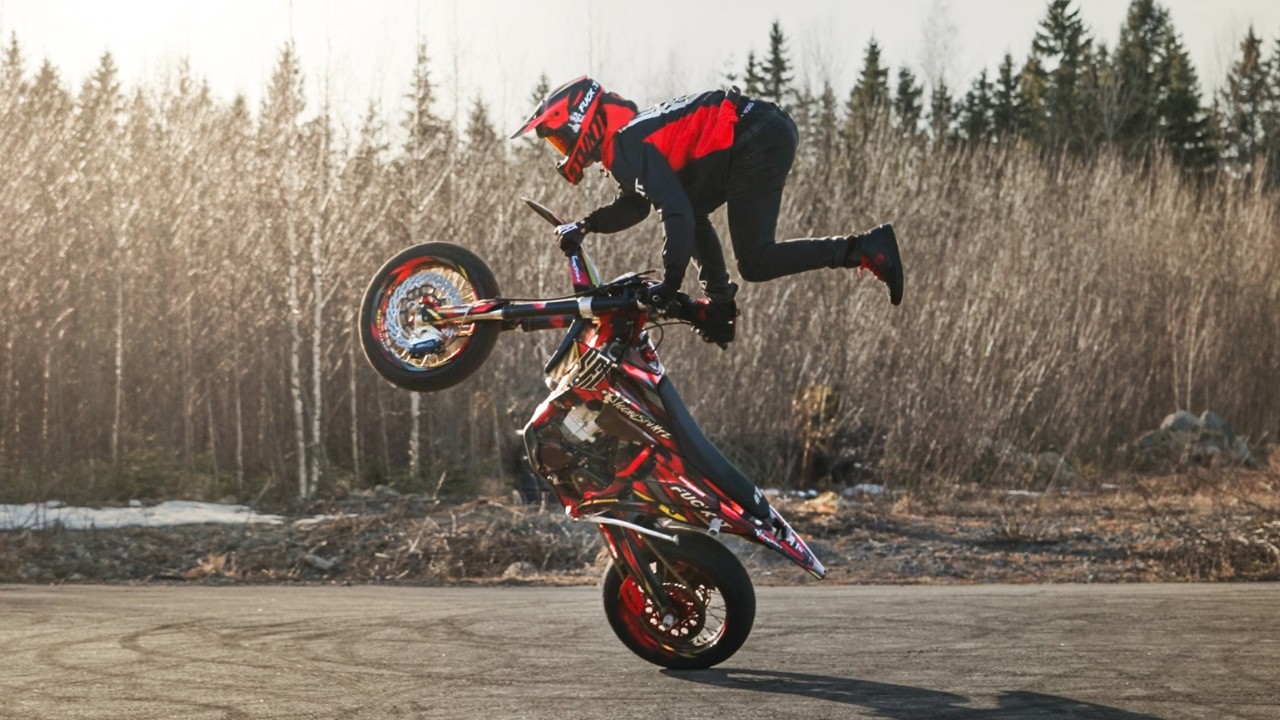 FIRST IN THE WORLD ON SUPERMOTO?!?! - WATCHTOWER CIRCLES  Ft. Teemustuntz