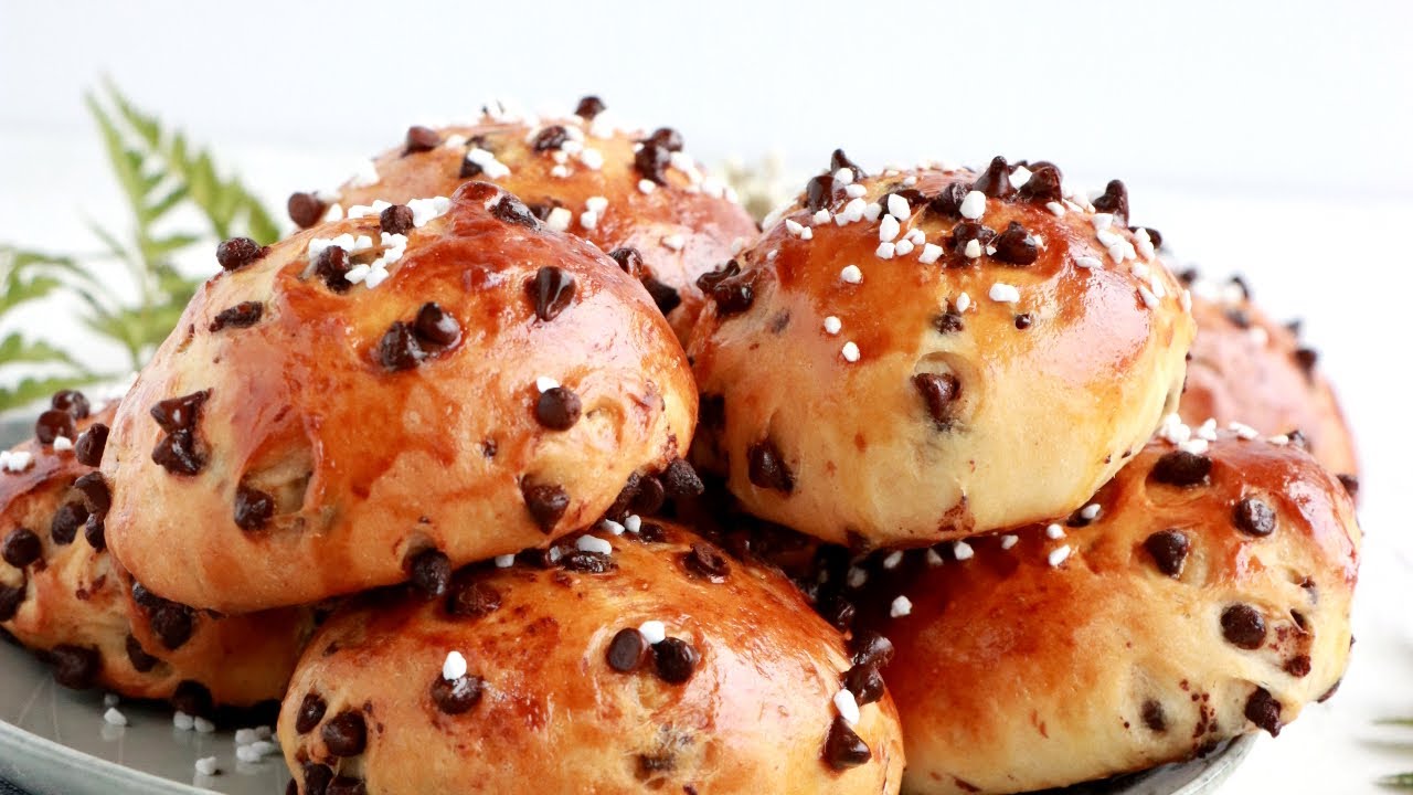 Easy Chocolate Brioche Buns