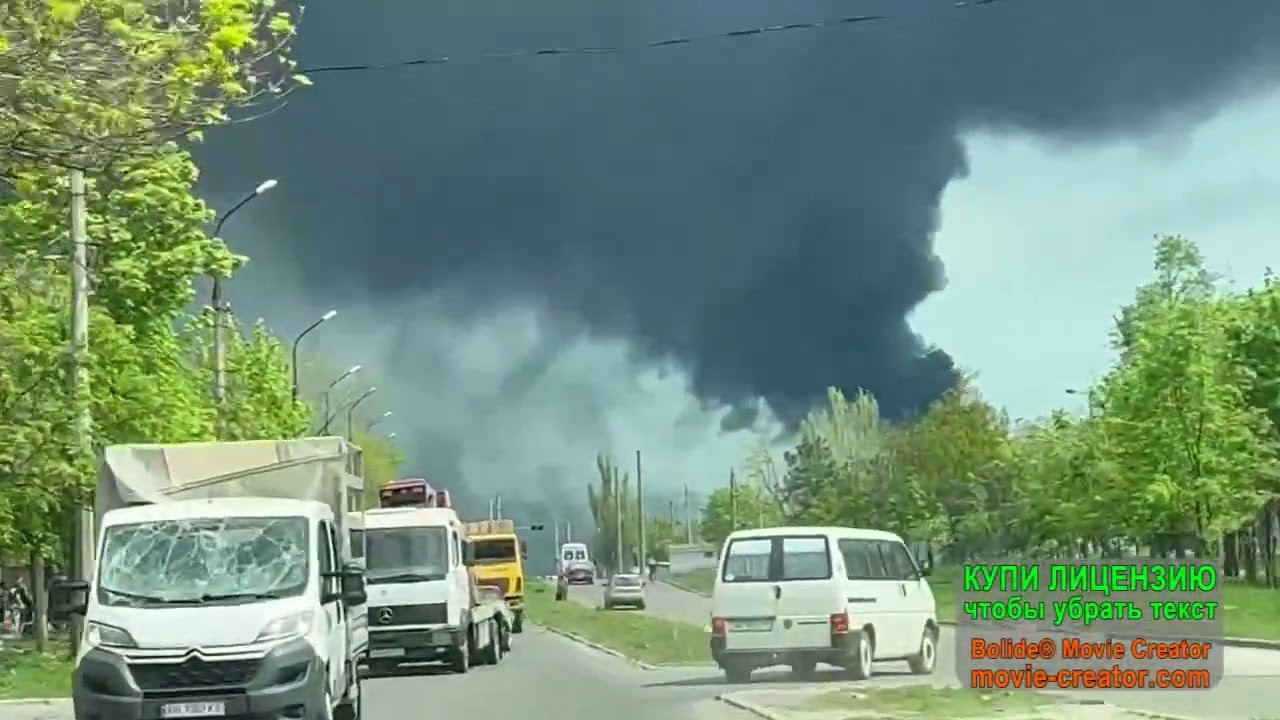 Мариуполь, 02.05.2022. Проезд по Шевченко, рынок Космос, Новоселовка. Черный дым Азовсталь