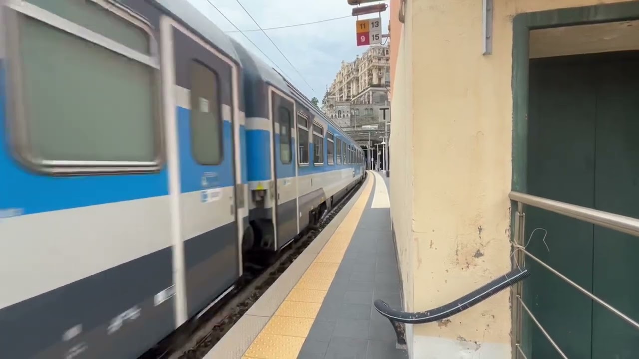 IC 1539 Savona Milano Centrale in partenza dalla stazione di Genova Piazza Principe