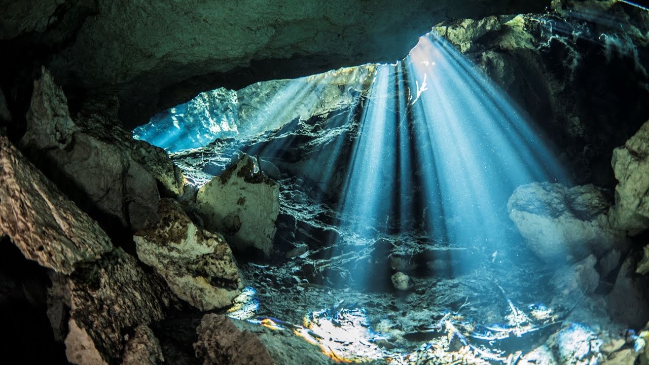 Mexik&oacute;i cenote mer&uuml;l&eacute;s