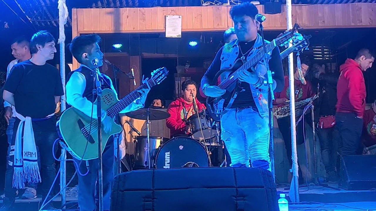 Ojos Azules interpretado por Gianfranco Bustios en Dúo con Max Castro