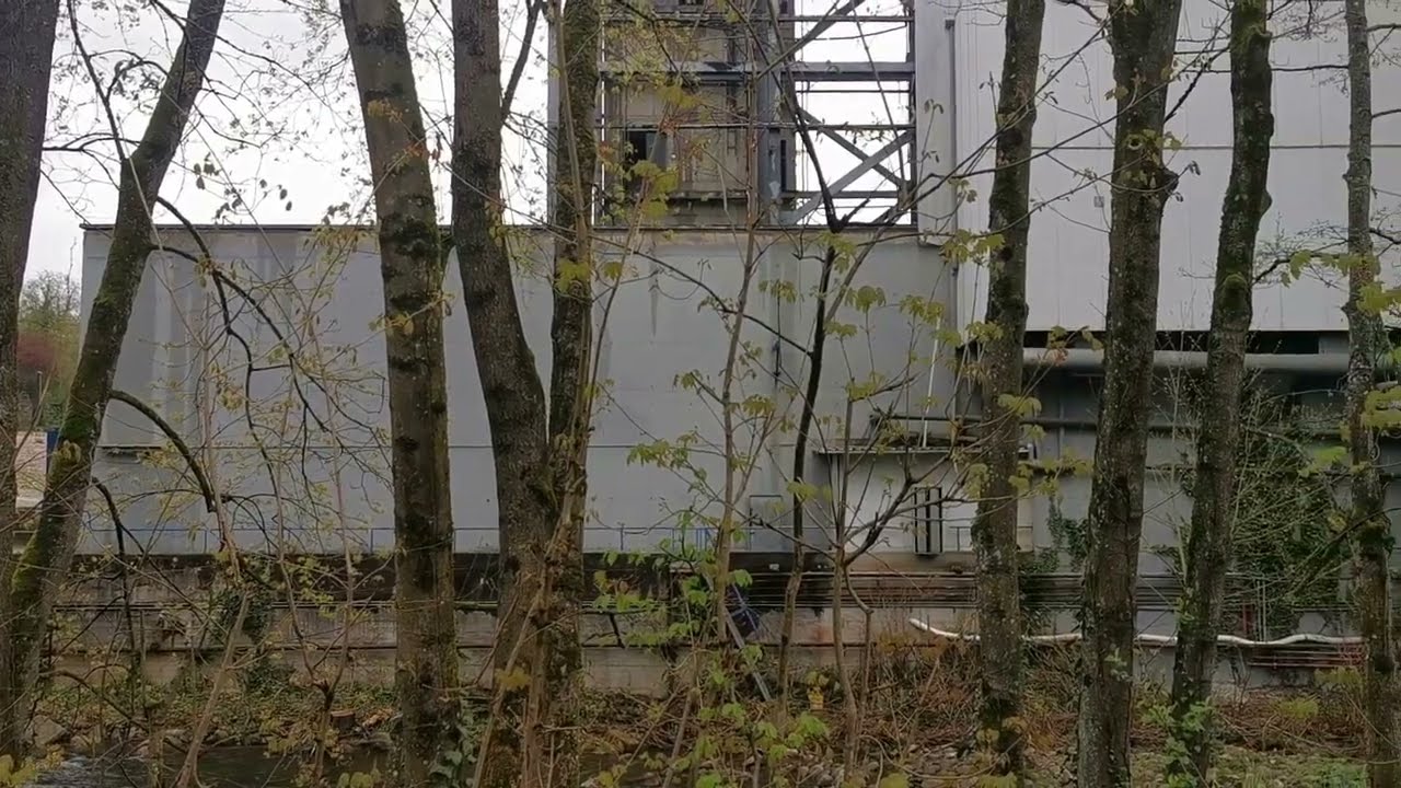 Verlassene Papierfabrik Rest nach Abriss