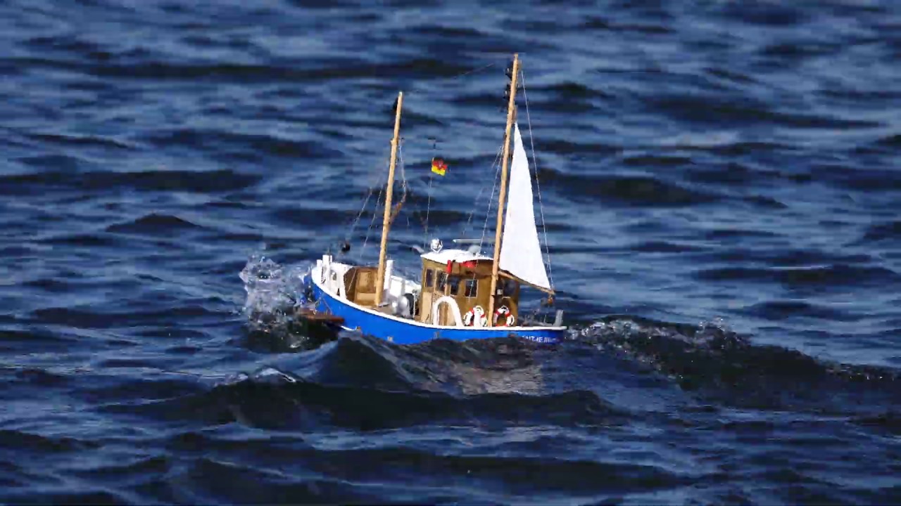 Astrid`s Robbe  Fischkutter RC Fishing Trawler Antje II bei Sturmfahrt / on storm ride