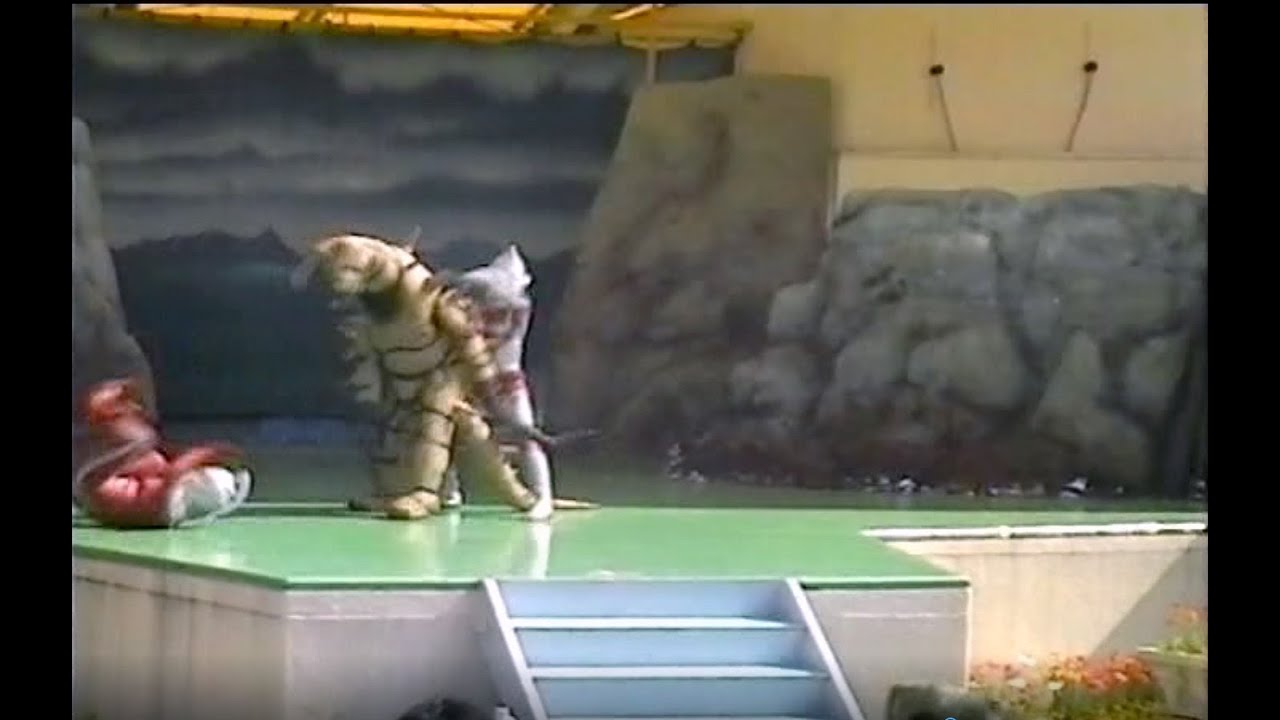 アクシデント！ウルトラヒーローショーでセブンが・・・