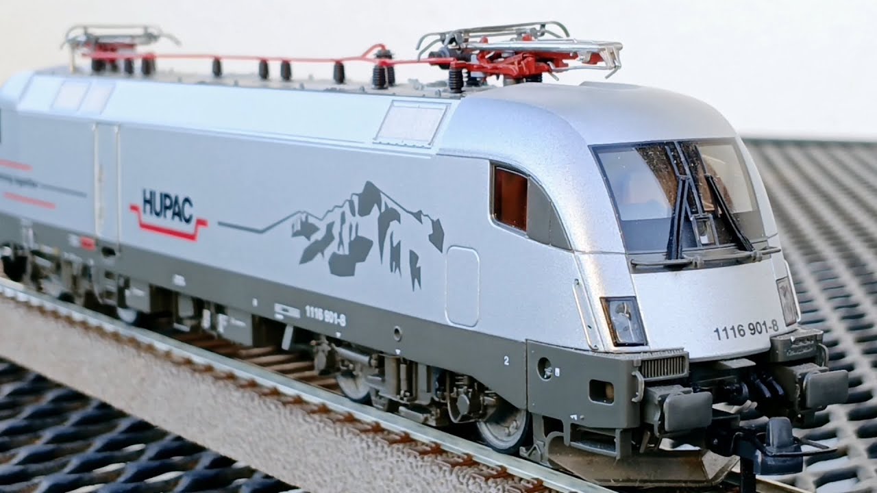 Neuland für mich. Und viele Unklarheiten. Hupac Taurus von  Roco.  Warum eine  ÖBB Lok?