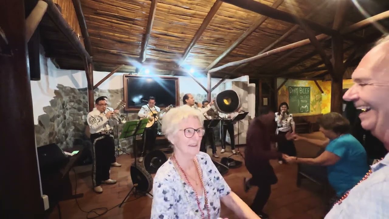 Mariachi “Sangre Mexicana” (Loja) 100% en vivo, desde Hostería Izhcayluma Vilcabamba.