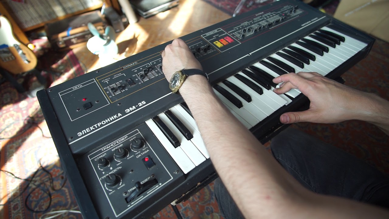 ELEKTRONIKA EM-25 STRING-ORGAN ANALOG synth Synthesizer vintage USSR soviet