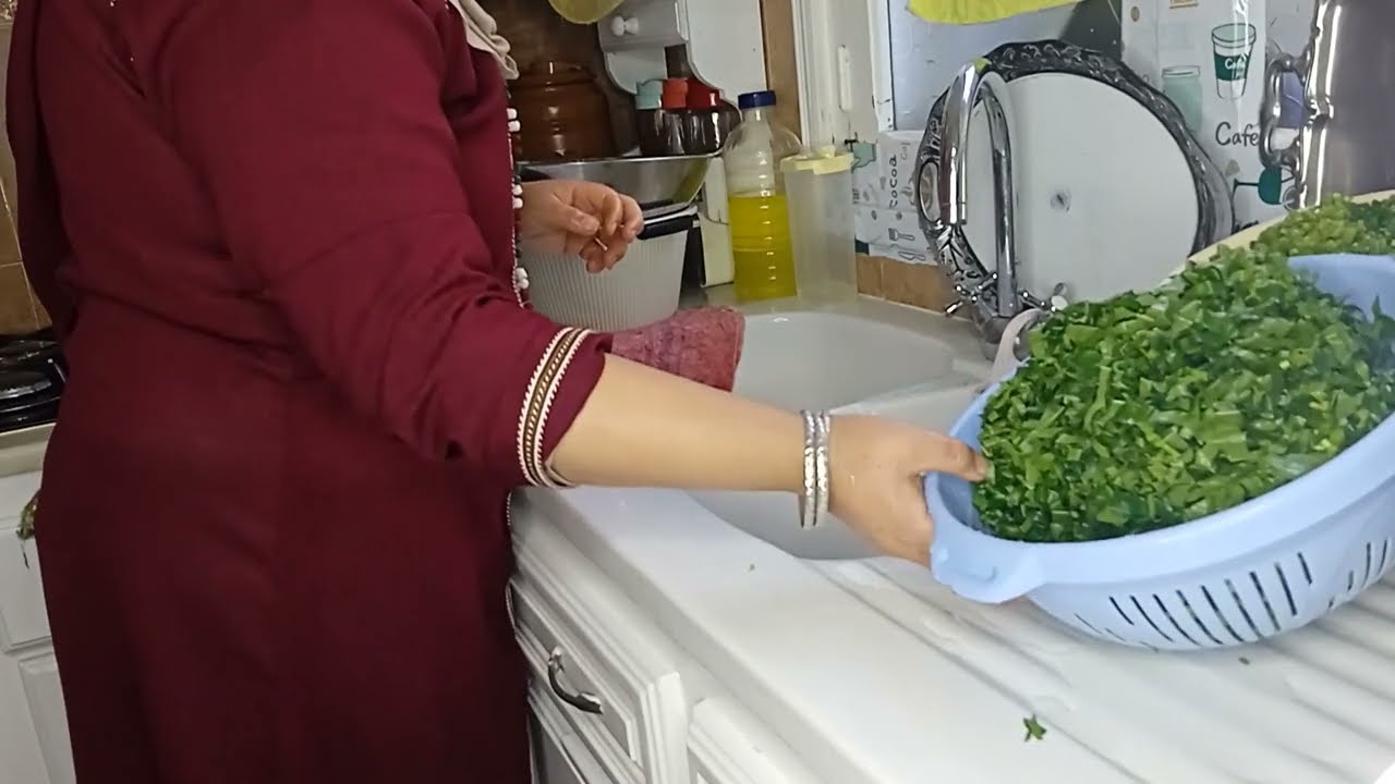 خبيزة تونسية زمنية بنينة برشا مع حكايات #خبيزة #تونسية #بنينة #بنين #أكلة_أمي #مطبخ