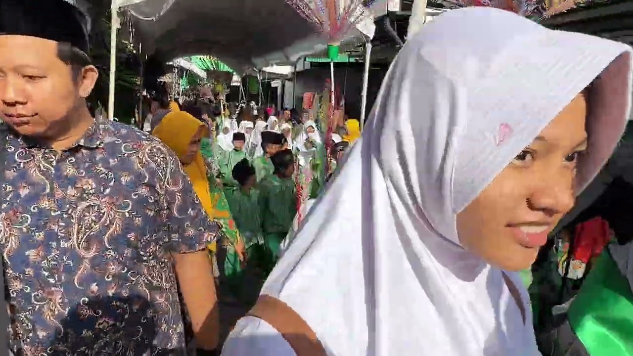 JO & CHI nonton karnaval di kampung