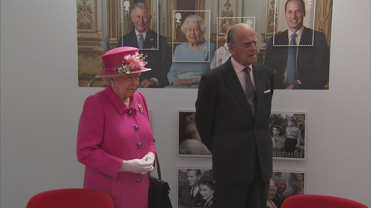 Queen apologises to postal workers over 90th birthday mail