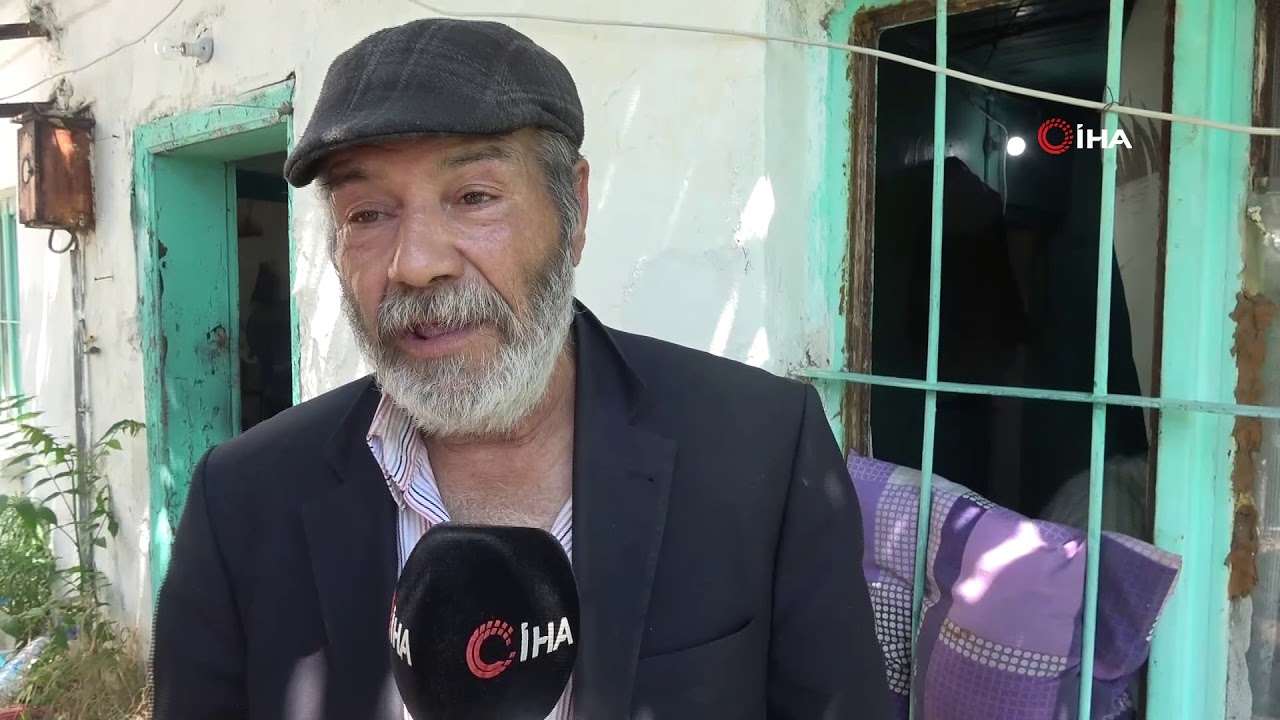 Vefakar Baba, 36 Yıldır Tek Başına Engelli Oğluna Bakıyor