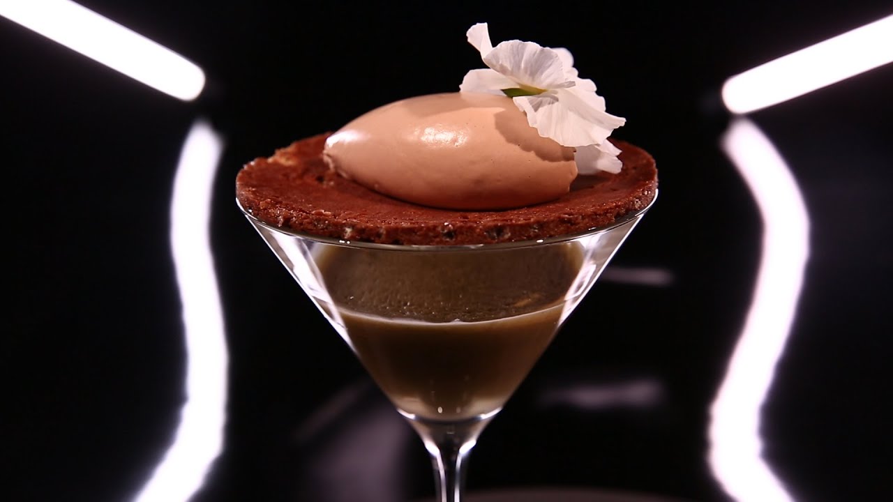Crémeux pain d’épices, chantilly chocolat et biscuit croquant en verrine par Christophe Michalak