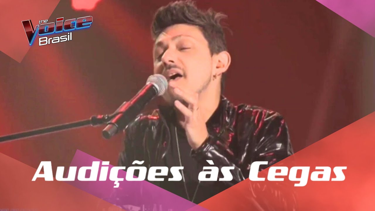 Erik Escobar sings 