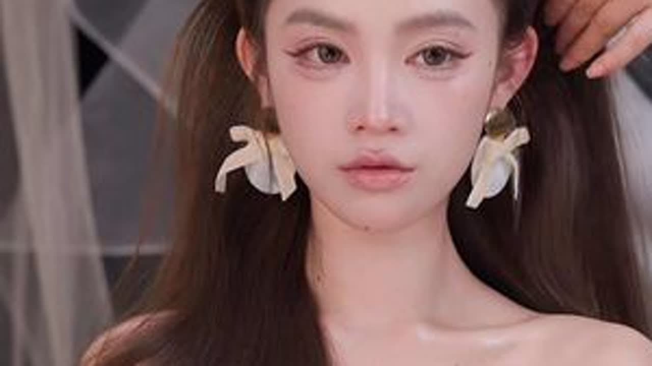 复古感披发造型教程分享。姐妹们来学这个气质感披发吧